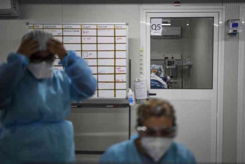 Pandemia avana em Minas: estado registra 9,1 mil casos de COVID em 24h, mdia mvel j passa de 7 mil(foto: Patrcia de Melo Moreira/AFP )
