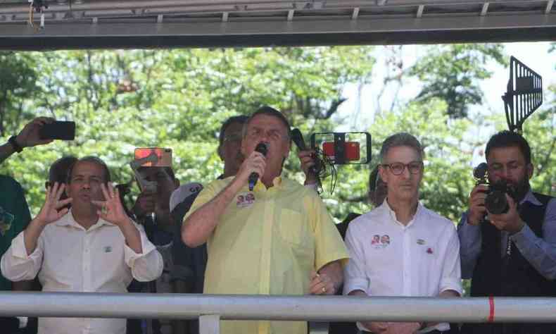 O presidente Jair Bolsonaro discursa em BH ao lado de Romeu Zema