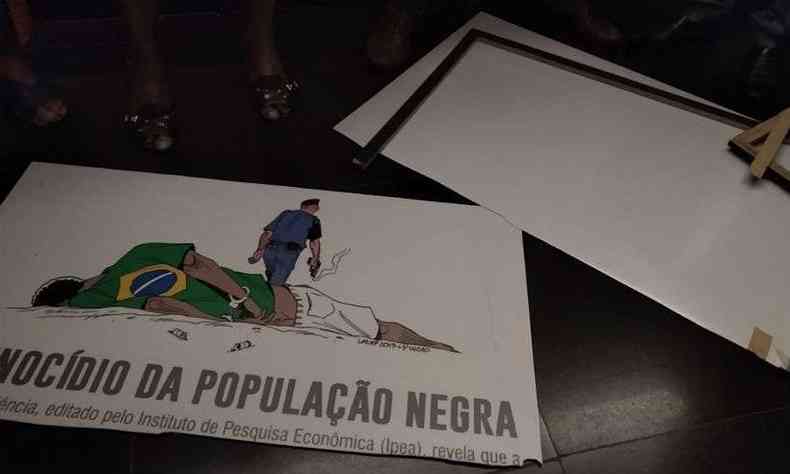 Deputado federal Coronel Tadeu (PSL-SP) no gostou de uma arte que estava em exposio pelo Dia da Conscincia Negra(foto: Reproduo/Twitter David Miranda)