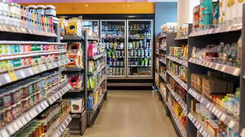 13% dos alimentos descartados no mundo vm do comrcio, como supermercados ou pequenas lojas(foto: Getty Images)