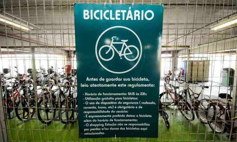 Bicicletrio em shopping de Venda Nova integrado s estao do Move e do metr  mais concorrido que rea para motos(foto: Leandro Couri/EM/D.A Press)