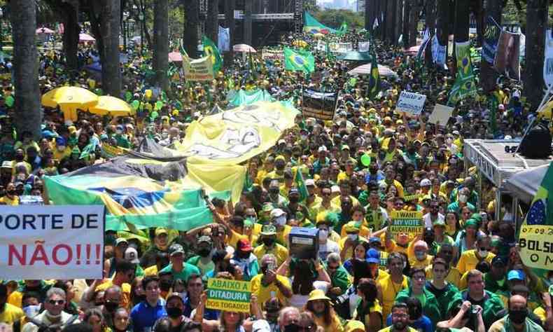 Ato bolsonarista em BH terminou na Praa da Liberdade