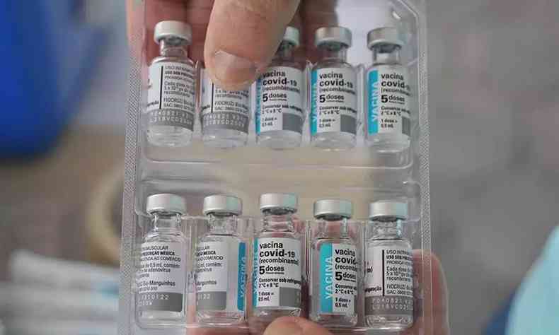 Imagem mostra lote de vacinas AstraZeneca