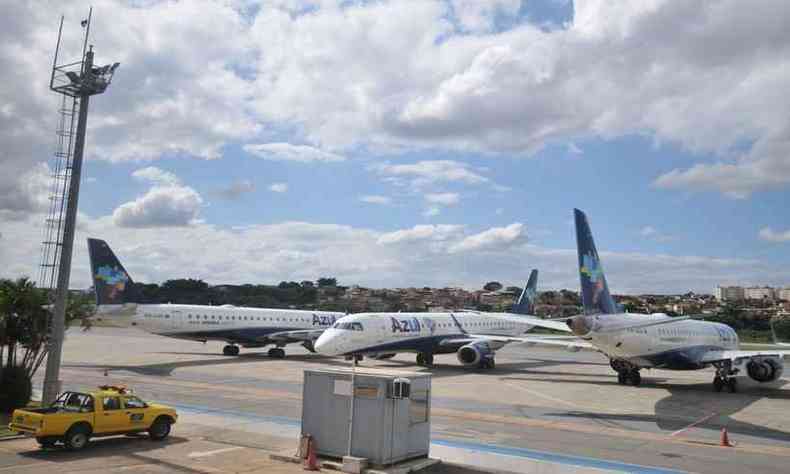 Aeroporto da Pampulha abriga cerca de 20 avies da Azul em meio  crise(foto: Alexandre Guzanshe/EM/D.A Press)