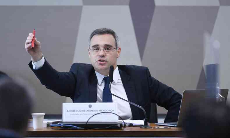 André Mendonça durante sabatina na CCJ do Senado