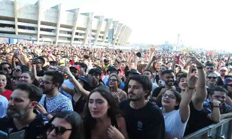 Pblico em show no Mineiro