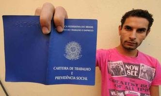 Rotina de Fabr�cio Tadeu de Jesus, de 27 anos, � procurar emprego. (foto: Marcos Vieira/EM/D.A. Press)