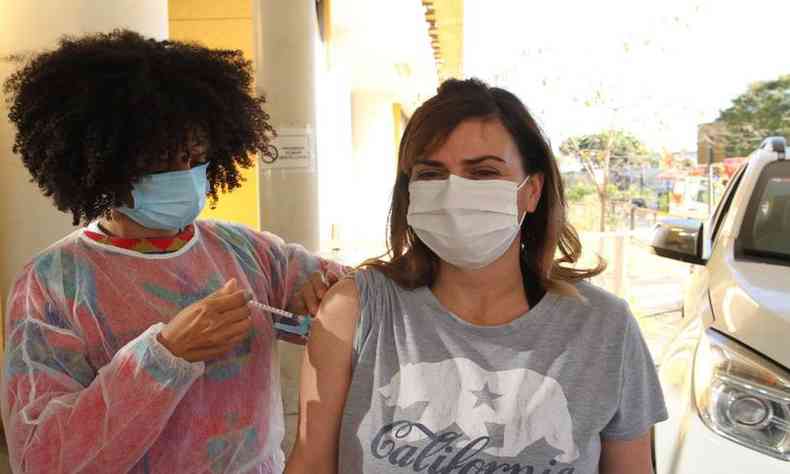 Raphaela Rachid, de 39, ressaltou a importncia de vacinar contra a COVID-19(foto: Edesio Ferreira/EM/D.A Press)