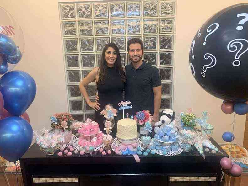 Alexandra de Souza e o marido, Cristiano Bezerra Lara, descobriram a gravidez no incio da quarentena (foto: Arquivo Pessoal)