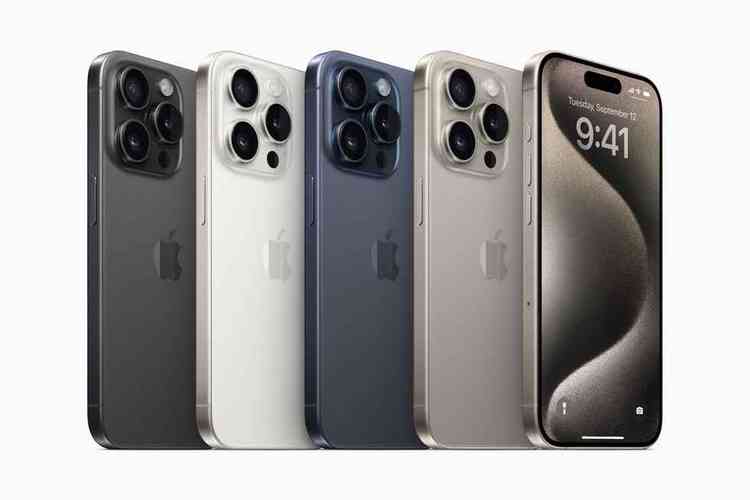 O iPhone 15 Pro e o iPhone 15 Pro Max estarão disponíveis em quatro lindas novas cores: titânio preto, titânio branco, titânio azul e titânio natural