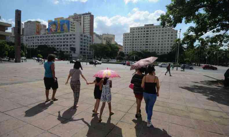 Moradores de Belo Horizonte devem ter um alvio no calor nos prximos dias(foto: Alexandre Guzanshe/EM/D.A Press)