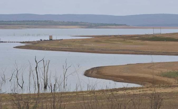 Considerada estratégica pela própria ANA, represa de Três Marias pode atingir apenas 8% de seu volume no fim de novembro(foto: Juarez Rodrigues/EM/D.A.Press) Considerada estratégica pela própria ANA, represa de Três Marias pode atingir apenas 8% de seu volume no fim de novembro(foto: Juarez Rodrigues/EM/D.A.Press)