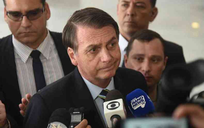 Bolsonaro fala com imprensa sobre priso de suspeitos de matar Marielle Franco, no Palcio do Planalto(foto: Ed Alves/CB/D.A Press)