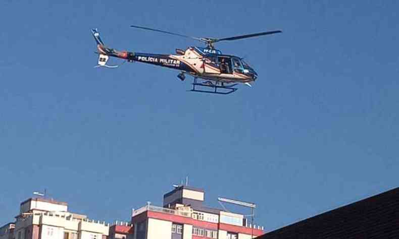 Helicptero da PM sobrevoou o local(foto: Matheus Adler/EM/DA Press)