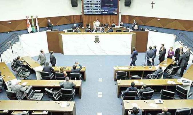 Câmara de BH entregou lista com o nome de 11 vereadores ao Ministério Público Eleitoral (foto: Abraão Bruck/CMBH) Câmara de BH entregou lista com o nome de 11 vereadores ao Ministério Público Eleitoral (foto: Abraão Bruck/CMBH)