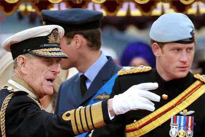 Prncipe Philip no vai acompanhar as outras comemoraes em homenagem aos 60 anos de reinado da Rainha Elizabeth (foto: AFP PHOTO / POOL / JOHN STILLWELL )