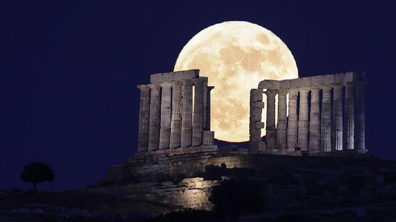 Superlua de Morango vista na Grcia em 2021