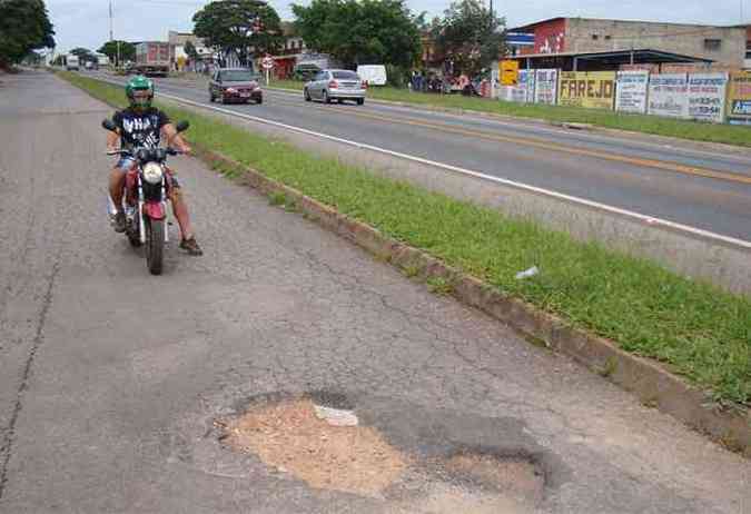 Trecho da MG-050 nos trevos de acesso a Mateus Leme, na Grande BH(foto: Bruno Freitas/EM/D.A.Press )