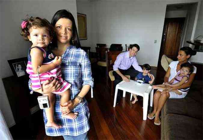 Sherley Ferreira com a filha, Giovana: para fugir dos custos da lei demitiu empregadas(foto: JUAREZ RODRIGUES/EM/D.A PRESS %u2013 22/3/13)