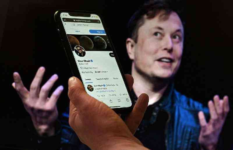  Elon Musk diz que vai mudar logo do Twitter 