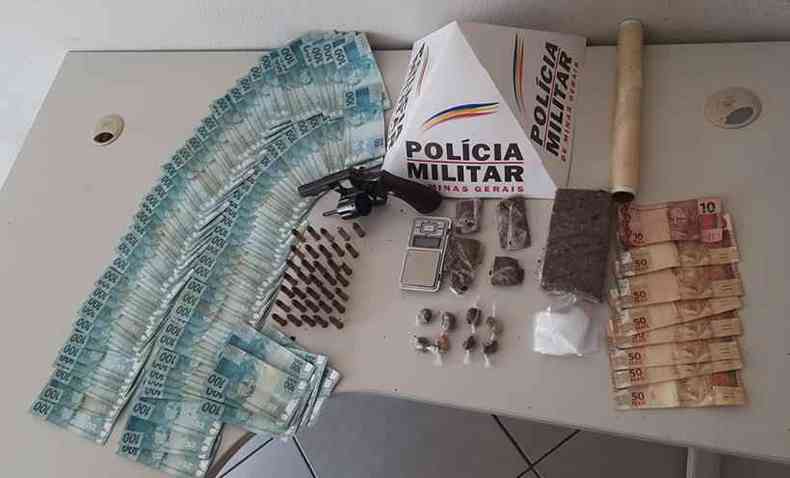 O material apreendido na casa do homem agressor foi levado para a Delegacia de Polcia Civil de Ipatinga