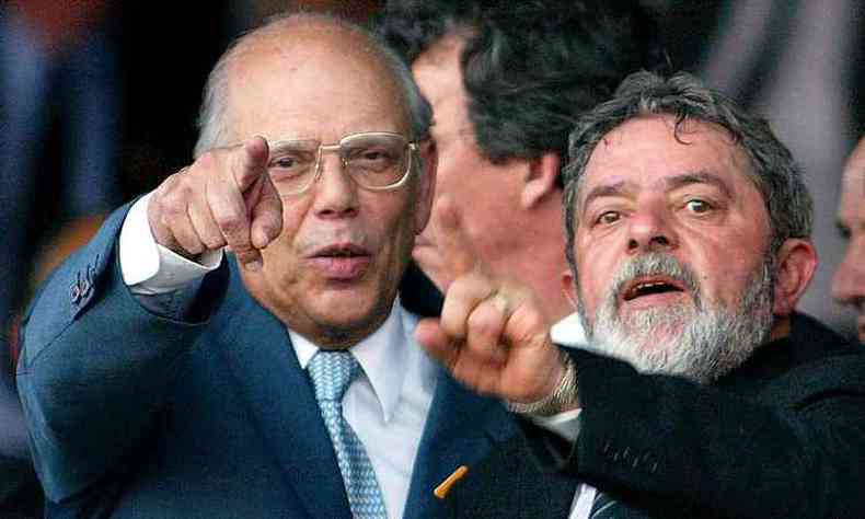 Os ex-presidente Jorge Batlle, do Uruguai, e Lula, em foto de 2003 (foto: AFP / JEFFERSON BERNARDES )