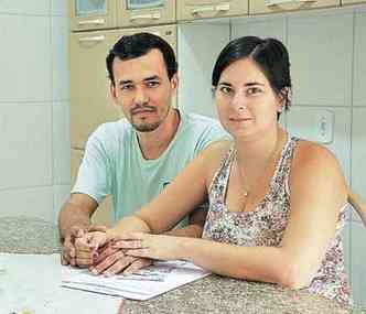 Tatiane e o marido, Eduardo: lei poderia beneficiar tcnica de enfermagem(foto: Reginaldo Roriz/Divulgao)