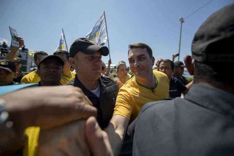 Flvio Bolsonaro, candidato ao Senado no Rio de Janeiro, em evento depois da facada no pai: 