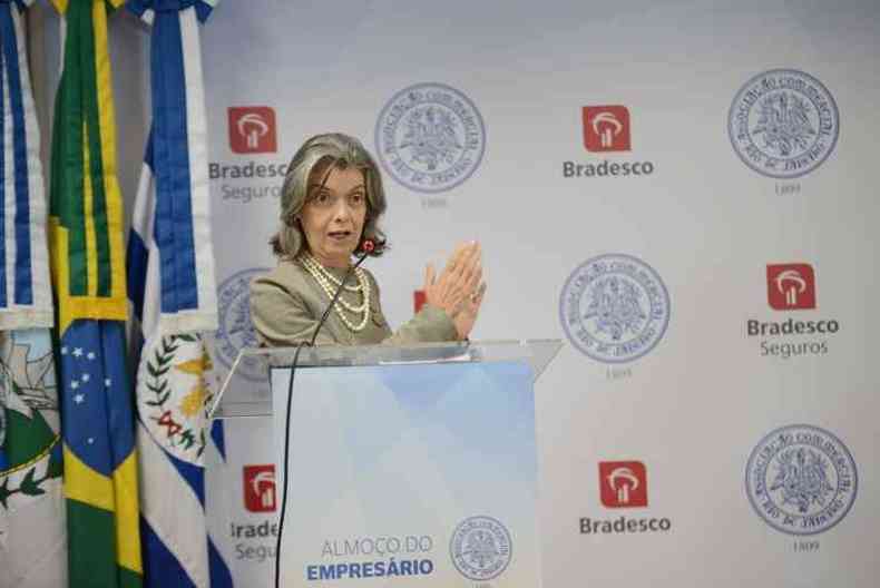 A ministra Crmen Lcia fez elogios  Constituio Brasileira(foto: ACRJ/Divulgacao)