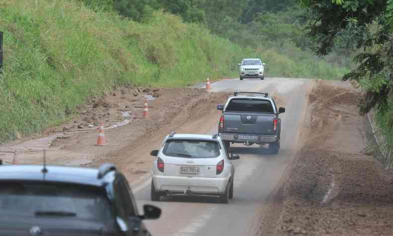Imagem da precariedade das estradas em Minas