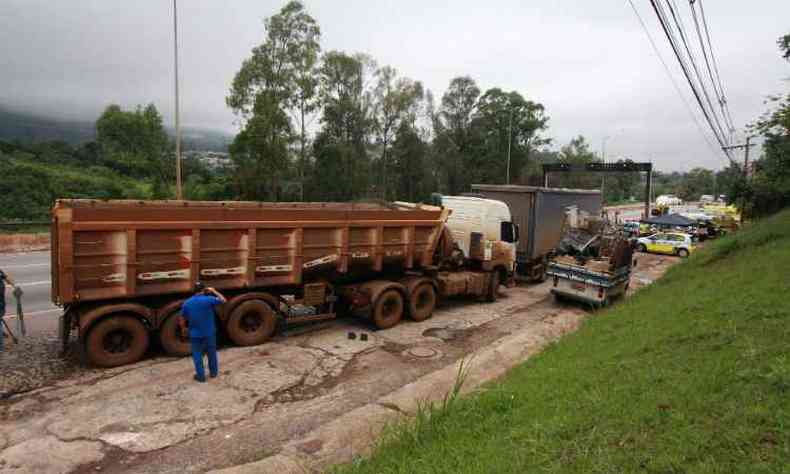 Em 11 de dezembro, veculos de cargas foram inspecionados no Anel Rodovirio(foto: Edesio Ferreira/EM/D.A Press)