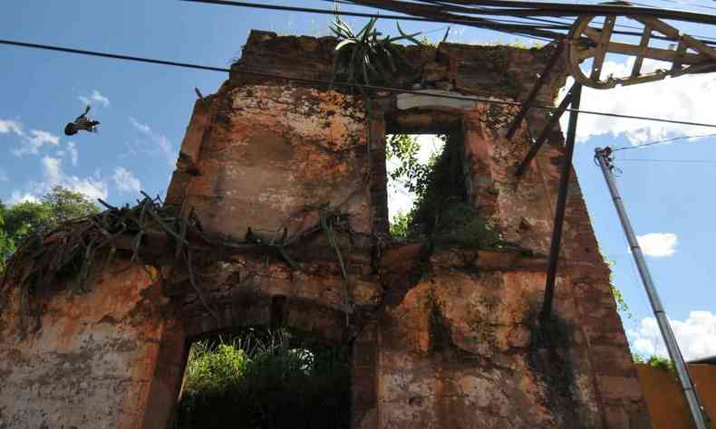 imóvel antigo em ruínas no Centro Histórico de Sabará