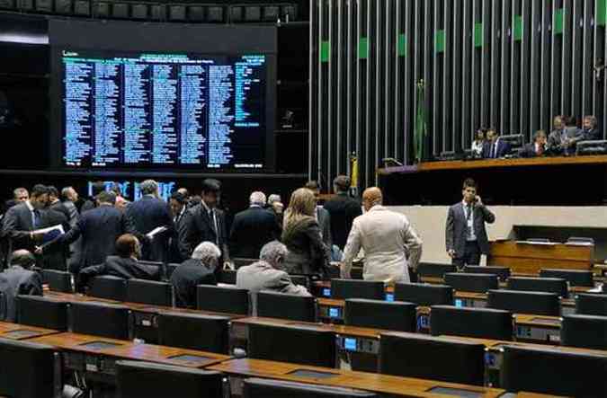 Por 334 votos a favor e nove contra, a Cmara dos Deputados aprovou a alterao no indexador de clculo das dvidas dos estados(foto: Luiz Macedo/ Cmara dos Deputados)