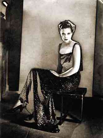 1934 - Natalie Paley com vestido de lantejoulas de Lucien Lelong(foto: Man Ray/Divulgao)