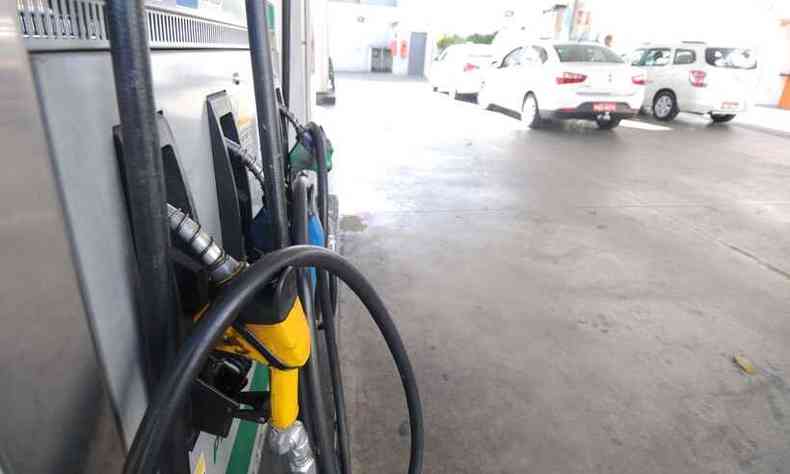 Gasolina e etanol esto em alta em Minas Gerais