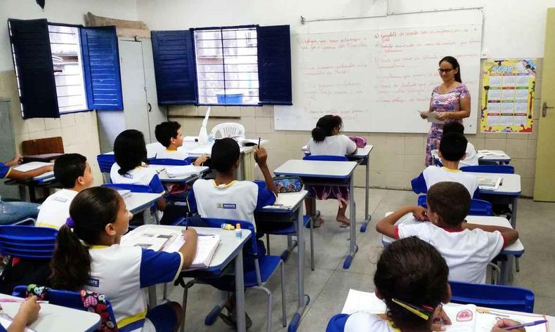 alunos em sala de aula 