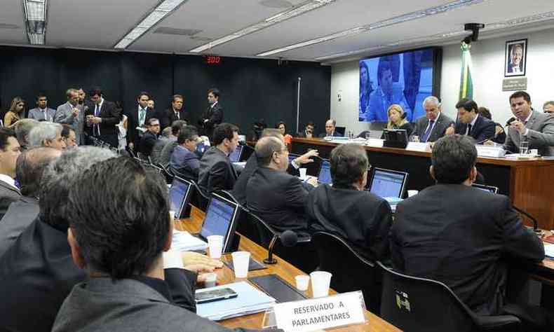 Integrantes do Conselho de tica j se reuniram sete vezes para tentar votar o relatrio, mas manobras regimentais e discusses entre os parlamentares adiaram a deciso(foto: Luis Macedo/Cmara dos Deputados)