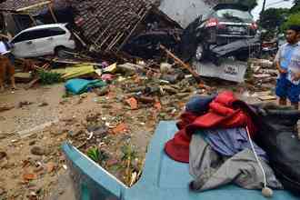 Tsunami deixa 222 mortos e mais de 800 feridos na Indonésia; veja os vídeos