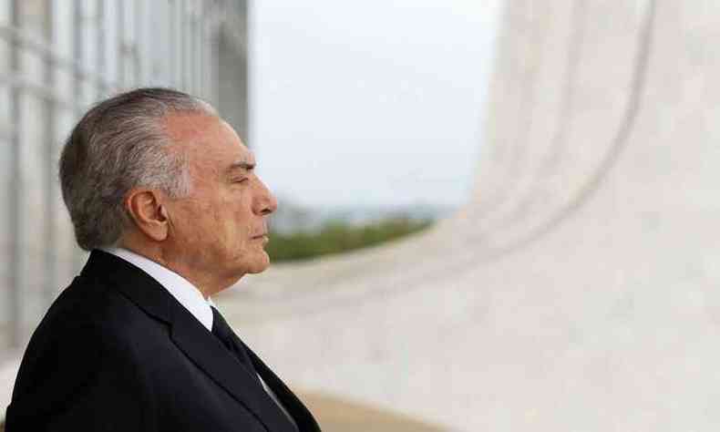 Temer voltou a Braslia ontem para almoo de aconselhamento com o presidente Jair Bolsonaro, que depois divulgou a ''Declarao  Nao'' 