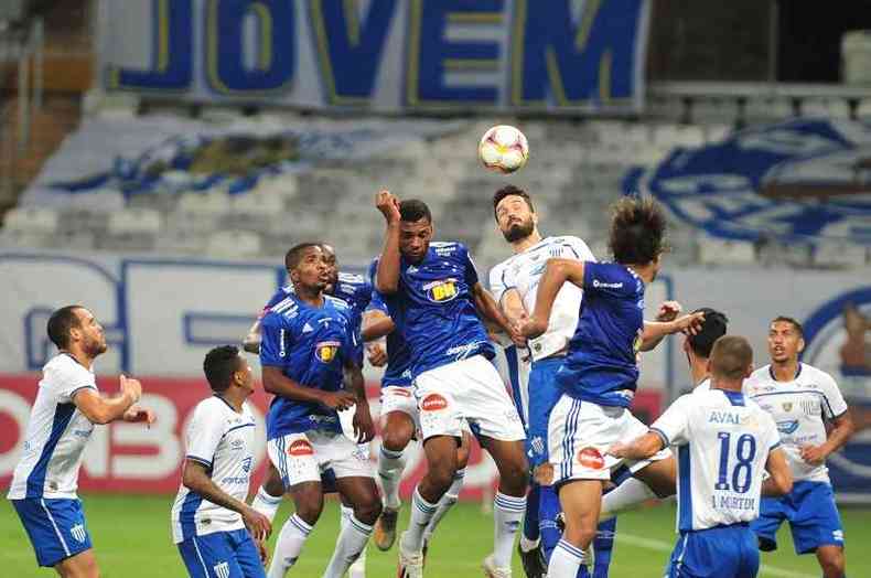 Lance da derrota celeste por 1 a 0 para o Ava, no Mineiro(foto: Alexandre Guzanshe/EM/D.A Press)