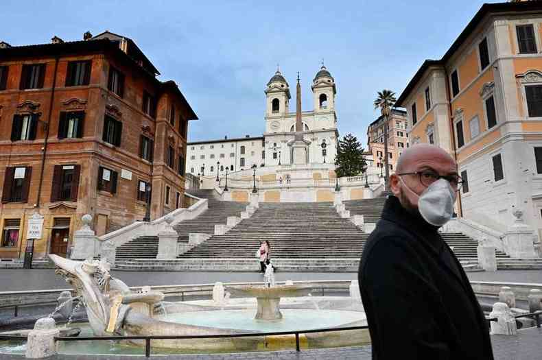 Agravamento da doena na Itlia levou ao fechamento das igrejas at abril(foto: Alberto Pizzoli/AFP)