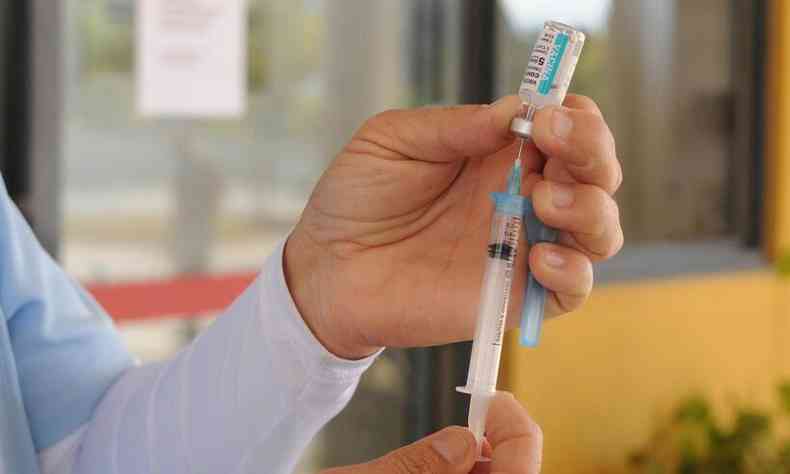 Vacinao diminui casos e mortes e MG tem 75% dos municpios sem mortes na ltima semana(foto: Leandro Couri/EM/D.A Press)