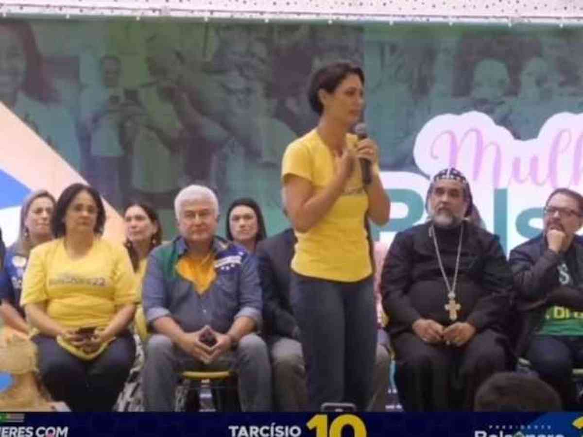 Michelle Bolsonaro diz que filha foi xingada por culpa de jornalista