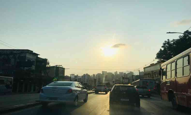 Cu em BH, ensolarado e sem nuvens