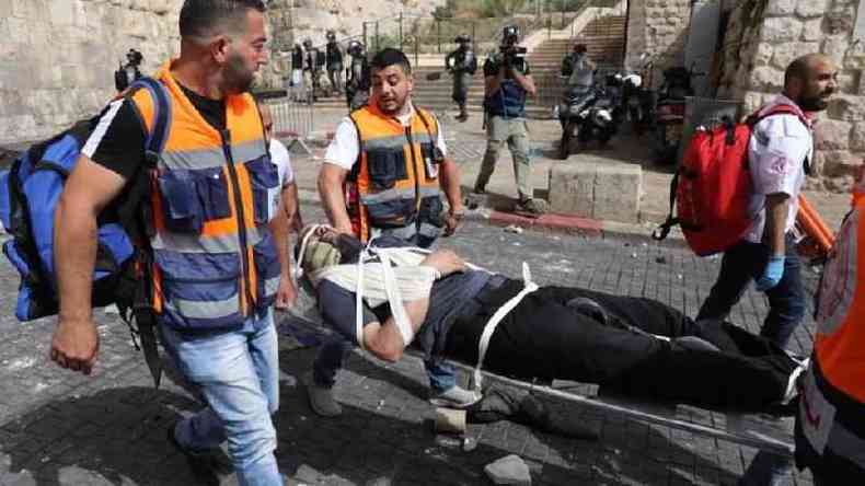 Mais de 300 palestinos ficaram feridos durante os confrontos(foto: EPA)