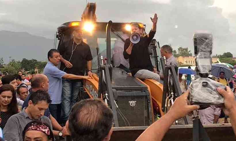 Senador Cid Gomes baleado Politica Estado de Minas