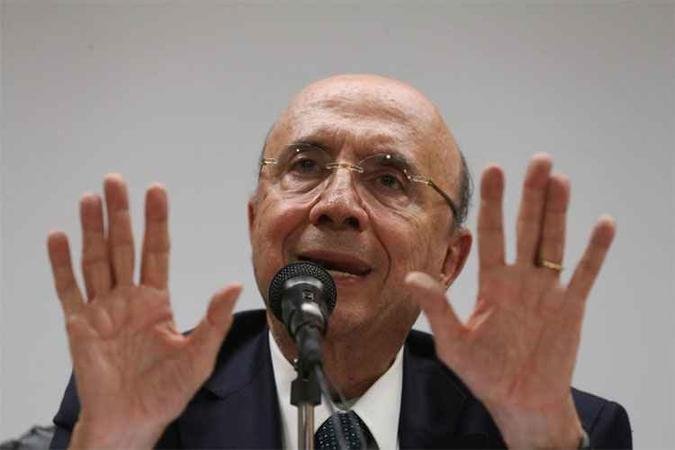 Para Meirelles, a redu��o para 62 anos da idade m�nima de aposentadoria das mulheres visou garantir os votos para a aprova��o da medida(foto: F�bio Rodrigues Pozzebom/Ag�ncia Brasil)