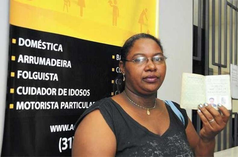 Falta de anotação de tempo de trabalho em carteira prejudica a busca de Ronilda Dias para voltar ao mercado(foto: Jair Amaral/EM/D.A Press) Falta de anotação de tempo de trabalho em carteira prejudica a busca de Ronilda Dias para voltar ao mercado(foto: Jair Amaral/EM/D.A Press)
