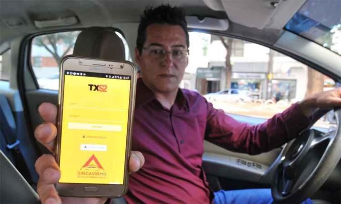 Motorista Aldair Ribeiro havia parado de rodar, mas ele acredita que, com o app, é a grande chance para recomeçar (foto: Alexandre Guzanshe/EM/DA Press) Motorista Aldair Ribeiro havia parado de rodar, mas ele acredita que, com o app, é a grande chance para recomeçar (foto: Alexandre Guzanshe/EM/DA Press)