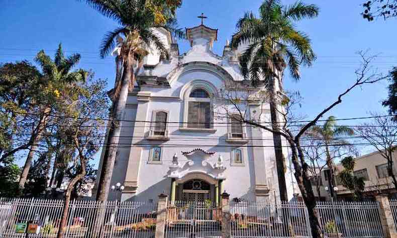 Fachada da Igreja Santa Teresa e Santa Teresinha, que comeou a ser construda h quase nove dcadas.